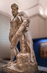 Hercule au repos, Collection Farnèse, musée archéologique de Naples en Italie