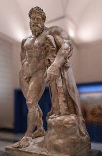Hercule au repos, Collection Farnèse, musée archéologique de Naples en Italie