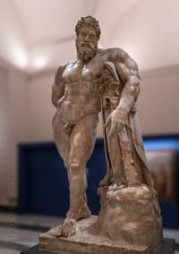 Hercule au repos, Collection Farnèse, musée archéologique de Naples en Italie