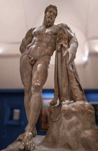 Hercule au repos, Collection Farnèse, musée archéologique de Naples en Italie