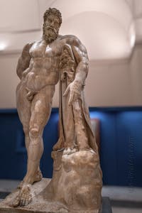 Hercule au repos, Collection Farnèse, musée archéologique de Naples en Italie