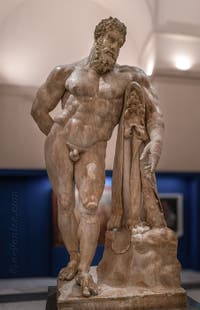 Hercule au repos, Collection Farnèse, musée archéologique de Naples en Italie
