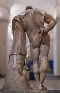 Hercule au repos, Collection Farnèse, musée archéologique de Naples en Italie