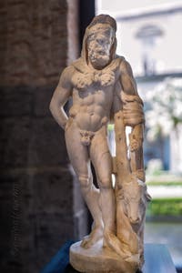 Hercule au repos, Pozzuoli, musée archéologique de Naples en Italie
