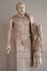 Hermès d'Hercule, Collection Farnèse, musée archéologique de Naples en Italie