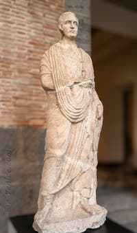 Homme en toge, Nécropole de la porte d'Herculanum, Pompéi, musée archéologique de Naples en Italie
