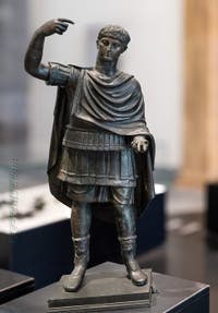 Jeune homme en armure, Quadrige de Néron, Herculanum, musée archéologique de Naples en Italie