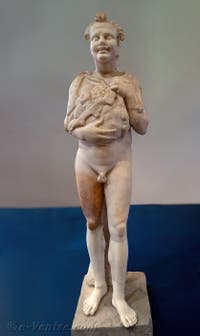Jeune satyre tenant des fruits, Casa del Poeta Tragico, Pompéi, musée archéologique de Naples en Italie