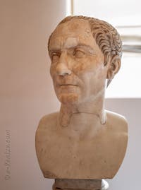 Busto di Giulio Cesare al Museo Archeologico di Napoli