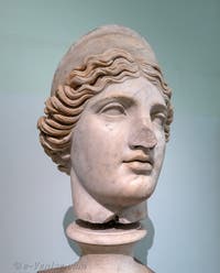 Junon, Collection Farnèse, musée archéologique de Naples en Italie