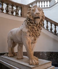 Lion debout, Collection Farnèse, musée archéologique de Naples en Italie