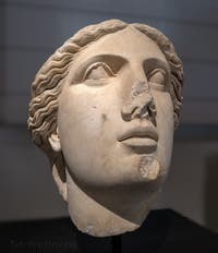 Tête Minerve, Cuma, musée archéologique de Naples en Italie