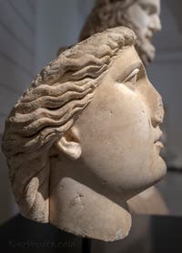 Tête Minerve, Cuma, musée archéologique de Naples en Italie