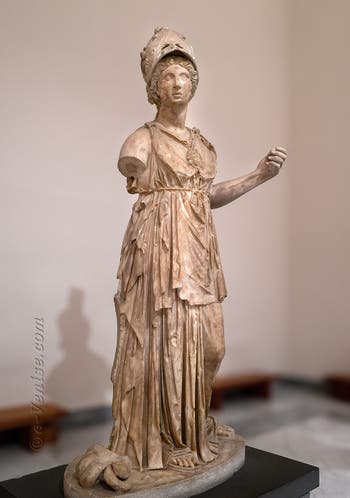 Minerve, collection Farnèse, musée archéologique de Naples en Italie