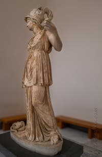 Minerve, collection Farnèse, musée archéologique de Naples en Italie