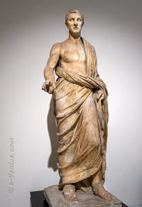 Notable romain, Péristyle rectangulaire, Villa des Papyrus, musée archéologique de Naples en Italie