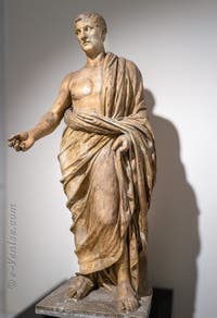 Notable romain, Péristyle rectangulaire, Villa des Papyrus, musée archéologique de Naples en Italie