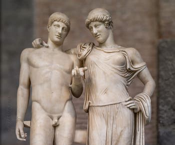 Oreste et Électre, Temple de Sérapis, Pozzuoli, musée archéologique de Naples en Italie