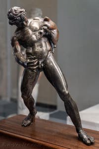 Satyre ivre avec une outre, Casa del Centenario, Pompéi, musée archéologique de Naples en Italie