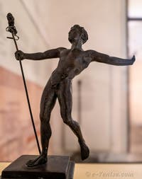 Satyre dansant avec un Thyrse, Villa des Papyrus, Herculanum, musée archéologique de Naples en Italie