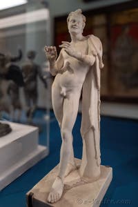 Satyre jouant de la flûte, Praedia di Giulia Felice, Pompéi, musée archéologique de Naples en Italie