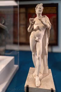 Satyre jouant de la flûte, Praedia di Giulia Felice, Pompéi, musée archéologique de Naples en Italie