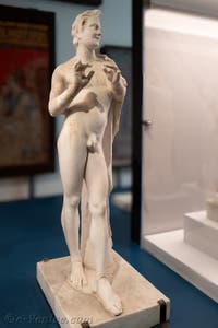 Satyre jouant de la flûte, Praedia di Giulia Felice, Pompéi, musée archéologique de Naples en Italie