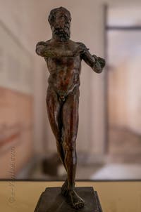Satyre jouant de la double flûte, Villa des Papyrus, Herculanum, musée archéologique de Naples en Italie