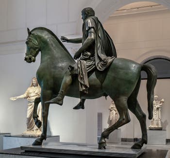 Statue équestre supposée de Caligula, Temple de la Fortuna Augusta, Pompéi, musée archéologique de Naples en Italie