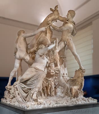 Le Taureau Farnèse et le Supplice de Dircé, Collection Farnèse, musée archéologique de Naples en Italie