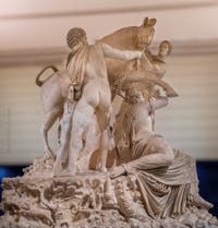 Le Taureau Farnèse et le Supplice de Dircé, Collection Farnèse, musée archéologique de Naples en Italie