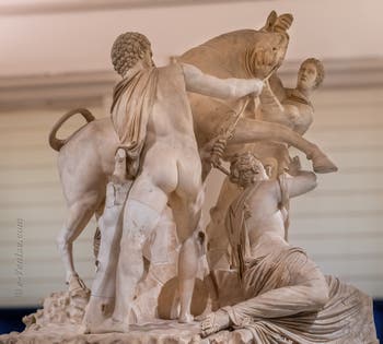 Le Taureau Farnèse et le Supplice de Dircé, Collection Farnèse, musée archéologique de Naples en Italie