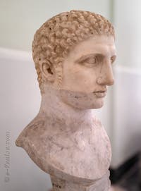 Tête colossale d'Hercule jeune, Collection Farnèse, musée archéologique de Naples en Italie