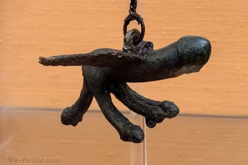Tintinnabulum, phallus oiseau quadrupède, Herculanum, Cabinet érotique, Musée Archéologique de Naples