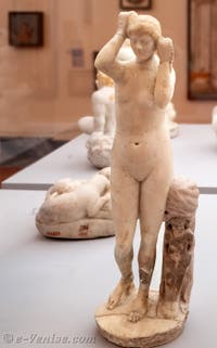 Vénus anadyomène essorant ses cheveux, Casa di Oppius Gratus e Quartilla, Pompéi, musée archéologique de Naples en Italie