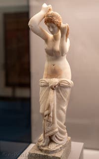 Vénus anadyomène essorant ses cheveux, Casa del Camillo, Pompéi, musée archéologique de Naples en Italie