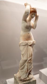 Vénus anadyomène essorant ses cheveux, Casa del Camillo, Pompéi, musée archéologique de Naples en Italie