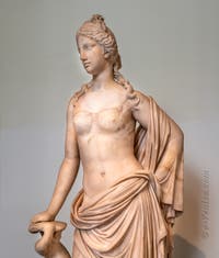 Aphrodite Vénus Marine, collection Farnèse, musée archéologique de Naples en Italie