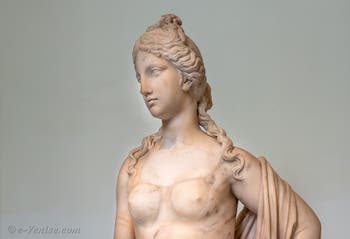 Aphrodite Vénus Marine, collection Farnèse, musée archéologique de Naples en Italie