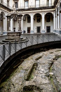 Le Tholos de la Neapolis souterraine sous la Basilique San Lorenzo Maggiore à Naples en Italie