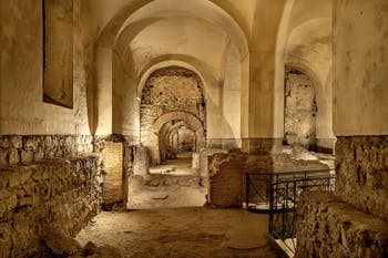 Cryptoportique de la Neapolis souterraine sous la Basilique San Lorenzo Maggiore à Naples en Italie