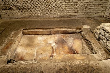 L'Impluvium de la Neapolis souterraine sous la Basilique San Lorenzo Maggiore à Naples en Italie
