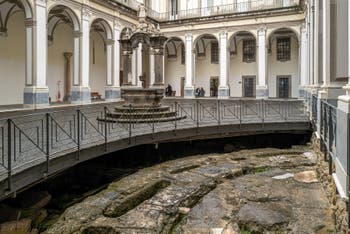Le Tholos de la Neapolis souterraine sous la Basilique San Lorenzo Maggiore à Naples en Italie