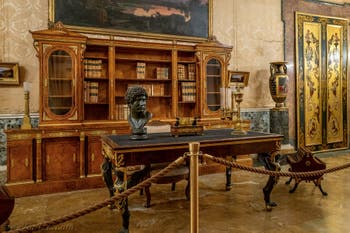 Le bureau du roi Joachim Murat du Palais Royal de Naples en Italie