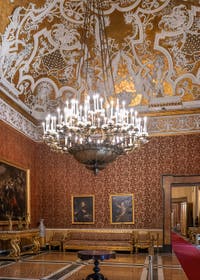 La chambre de la reine du palais royal de Naples en Italie
