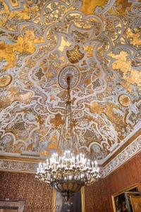 La chambre de la reine du palais royal de Naples en Italie