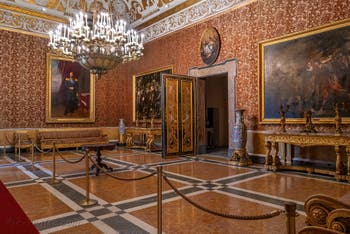 La chambre de la reine du palais royal de Naples en Italie