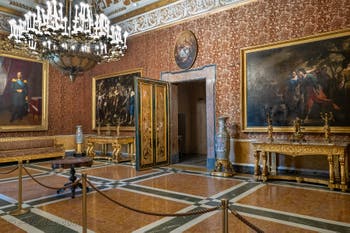 La chambre de la reine du palais royal de Naples en Italie