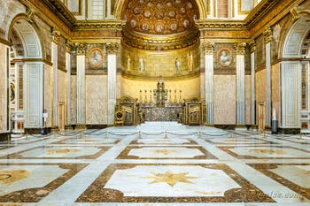 La chapelle palatine du Palais Royal de Naples en Italie