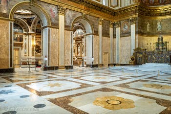 La chapelle palatine du Palais Royal de Naples en Italie
